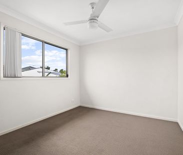 Stunning Modern 3-Bedroom Townhouse – Prime Calamvale Location! - Photo 2