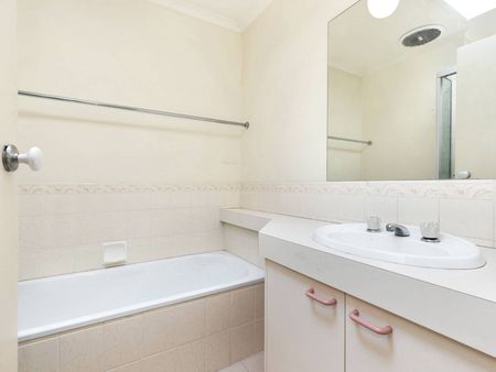 Comfortable living close to the vibrant Belconnen Town Centre. - Photo 4