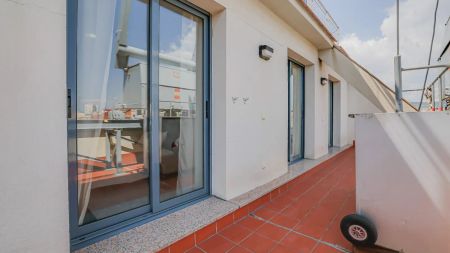 Room in a shared 17-bedroom apartment for rent in La Dreta de l'Eixample, bills included - Photo 3