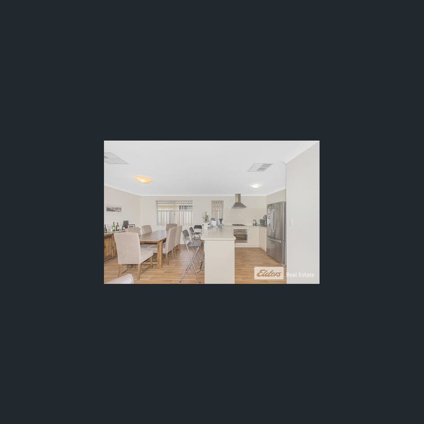 Low Maintenance 3-bedroom 2-bathroom family home! - Photo 1