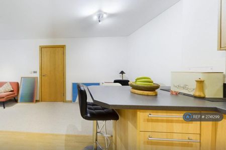 1 bedroom flat to rent - Photo 2