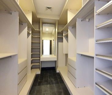 Luxury 5-Bedroom Villa with Private Pool - Photo 4