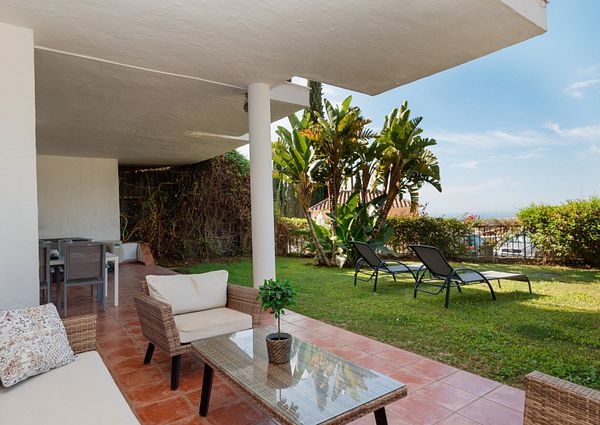 Luxury apartment with mountain and sea views in Balcones del Lago, Istán