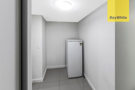 Two Bedroom Apartment In Unbeatable Location Near Parramatta CBD & Light Rail - Photo 2