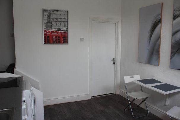 Studio to rent - Photo 1