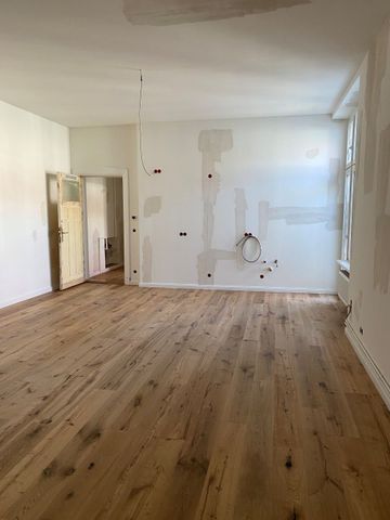 Modernisierte Altbauwohnung mit Einbauküche in der Uhlandstraße - Photo 5