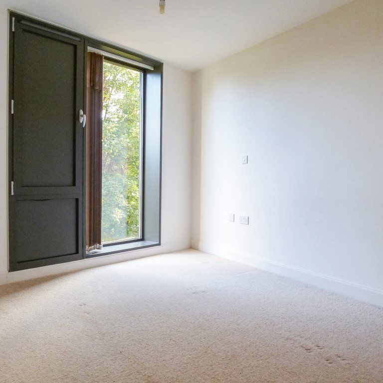 A 1 Bedroom Flat in St James Walk GL50 3UE - Photo 1