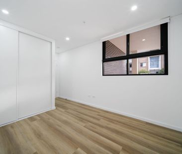 1 Year New Rare Court yard Apartment-Timber floor and fully aircond... - Photo 3