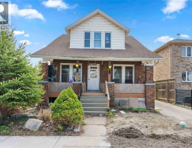 1839 ST.LUKE Unit# MAIN UNIT — 3 Bedroom - Photo 1