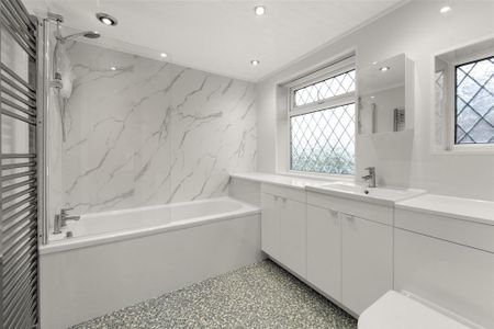 5 bedroom detached house to rent - Photo 3