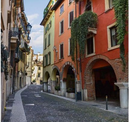 Two-rooms Apartment IN THE HEART OF VERONA, CHARM AND COMFORT FOR RENT Verona (Centro Storico) - Photo 1