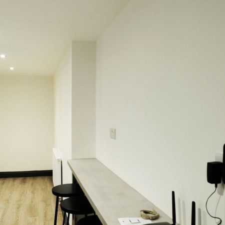 4 bedroom house of multiple occupation to rent - Photo 4