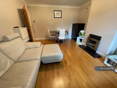 2 bedroom maisonette to rent - Photo 2