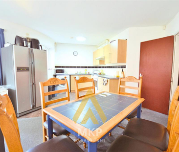 4 bedroom flat to rent - Photo 3 | Rentumo