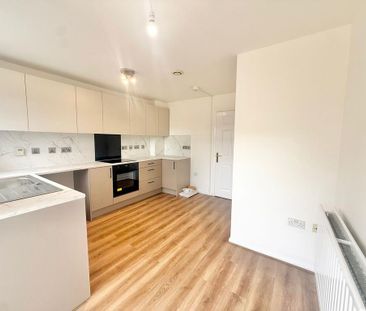 3 bedroom semi-detached house to rent - Photo 3