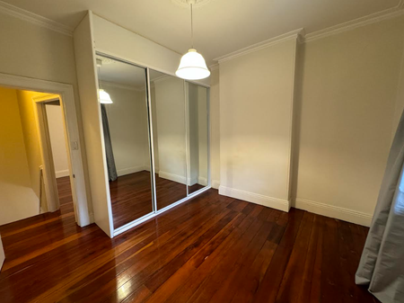 IMMACULATELY PRESENTED TERRACE! - Photo 2