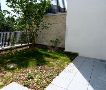 Location / Studio - Photo 1