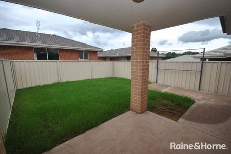 Charming 2 Bedroom Duplex - Photo 4