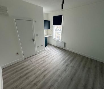 Studio Flat, Central Park Road, E6 - Photo 5