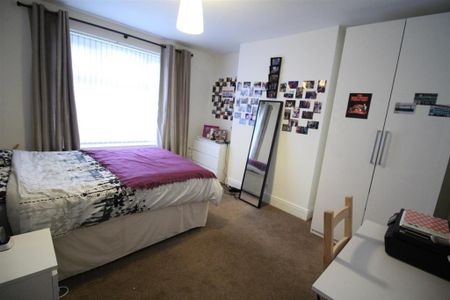 3 bedroom private hall to rent - Photo 2