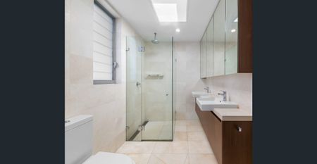 Penthouse Apartment with Superb Entertainer's Terrace & Spectacular Ocean Views - Photo 5