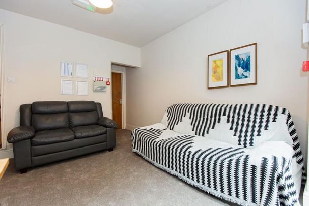 5 bedroom detached house to rent - Photo 1