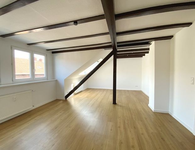 Altbauflair trifft Moderne! 3,5-Zimmer DG-Wohnung mit Charakter in Oberhausener Mitte - Foto 1