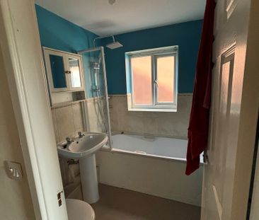 2 bedroom house to rent James Holt Avenue, L32 - Photo 6