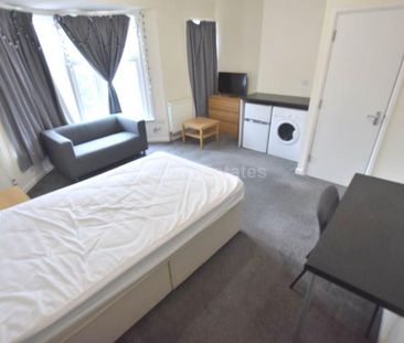 Studio to rent - Photo 5