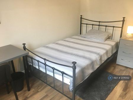 5 bedroom detached house to rent - Photo 3