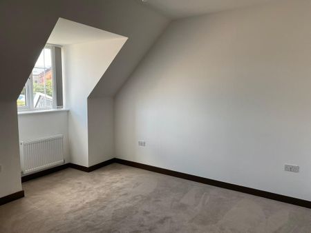 4 bedroom semi-detached house to rent - Photo 5
