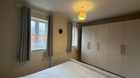 2 bedroom House To Let Total Size: 718 SQ FT - Photo 2