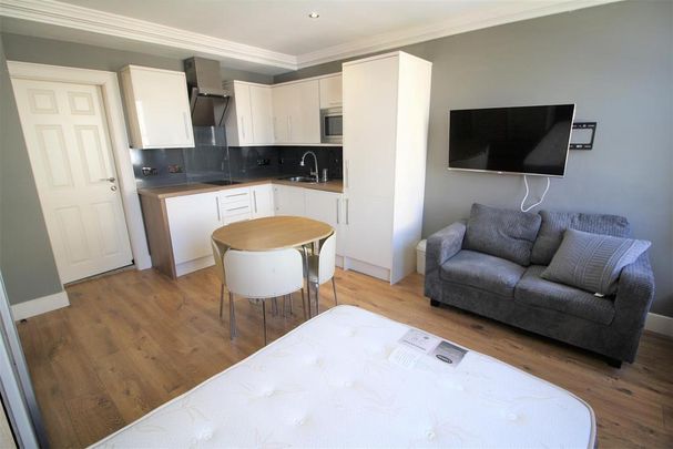 1 bedroom private hall to rent - Photo 1