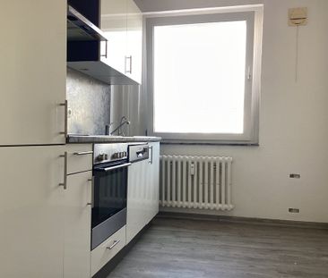 Helle 3-Zimmerwohnung mit Einbauküche und Balkon - Foto 1