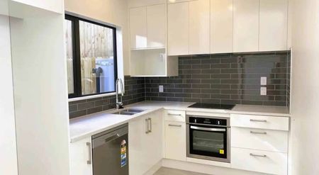 Sun-Filled Home in the Heart of Howick - Photo 4