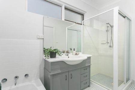 Contemporary Family-Sized Townhouse with Exceptional Convenience - Photo 2