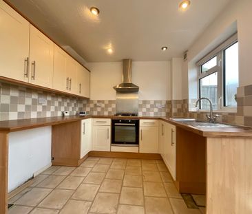 2 bedroom Mid Terraced House to let - Photo 6