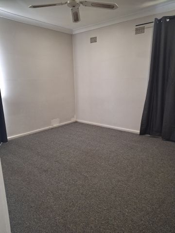 3 Bedroom House in West Dubbo - Photo 2