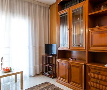 Fantastic 3 Bedroom Apartment, Right next to the Ciutadella Park - Photo 2