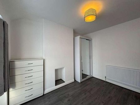 Launceston Gardens, Greenford, UB6 - Photo 4