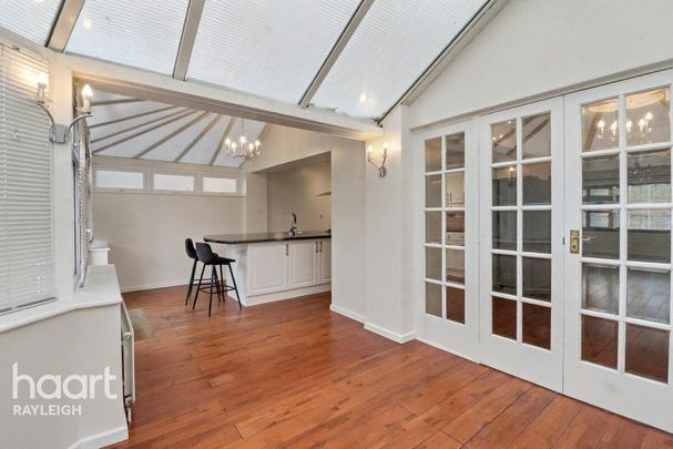 4 bedroom detached house to rent - Photo 1