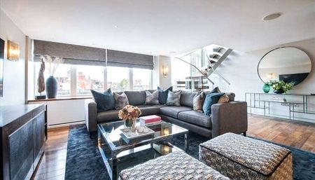 Penthouse apartment with three spacious bedrooms, within this modern building in the heart of Kensington. - Photo 3