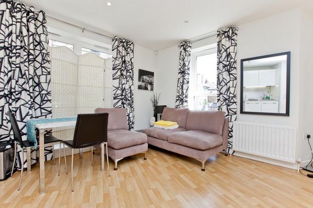 Studio to rent - Photo 1