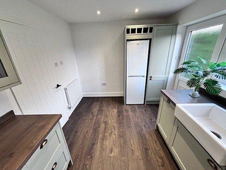 2 bedroom end of terrace house to rent - Photo 5