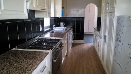 Elgar Avenue, Surbiton - Photo 4