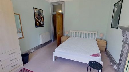 3 bedroom apartment to rent - Photo 4