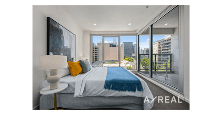 Stylish City Apartment with Balcony & Study - Photo 2