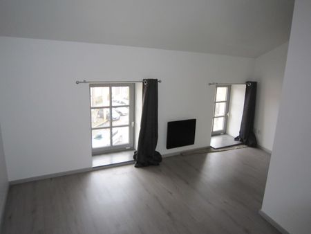 Location Appartement 4 pièces 74m² CHARLIEU 42190 - Photo 5