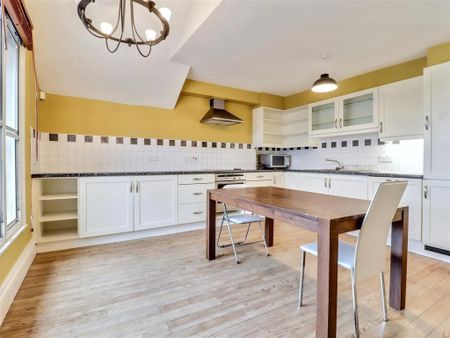 3 bedroom apartment to rent - Photo 5