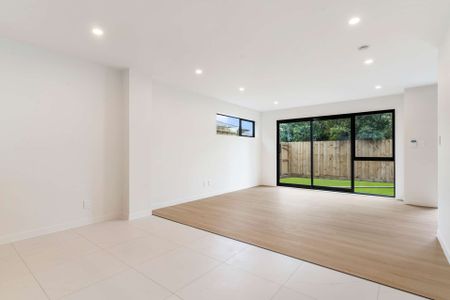 Highly Spacious & Brand New Home - Photo 3